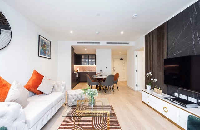 Riverscape Executive One Bed Apartment with AC