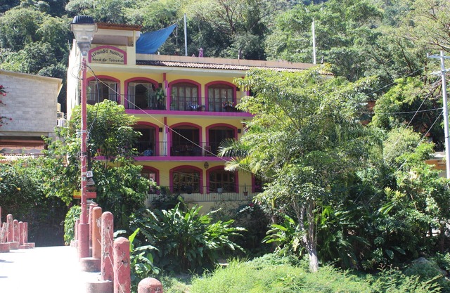 Riverside apartment minutes away from the Beach
