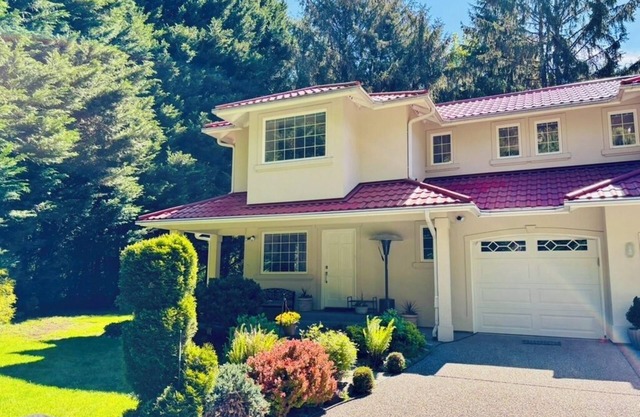 Riverside Bliss: Cozy Beds, Fireplace & Gbit WiFi