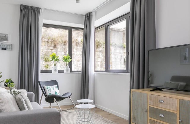 Riverside by Forever Rentals Deluxe-Apartment mit 2 Schlafzimmern und Blick auf Ría. Wifi