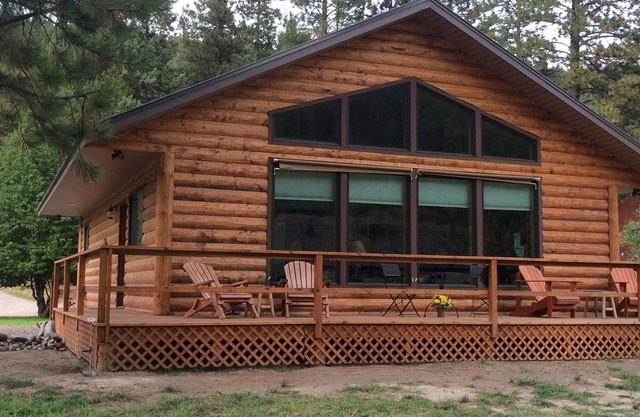Riverside Cabin neben Kootenai National Forest mit Bergblick