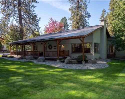 Riverside Cabin home