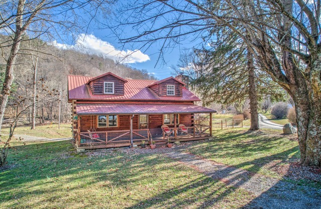 Riverside Cabin with Hot Tub and firepit pet Friendly