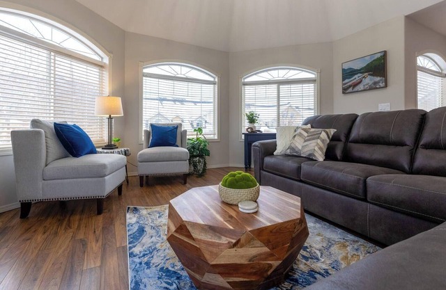 Riverside Chalet + Suite. Enormous Space