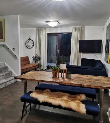 Riverside Cockatoo's Cottage Charming 3 Bed Retreat for up to 10 Guests