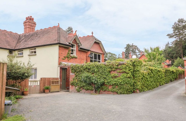 Flussufer-Häuschen, LLANWRTHWL