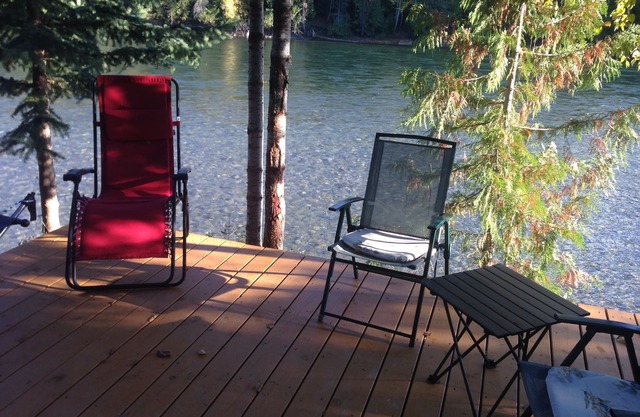 Riverside Guest House mit Blick auf den Clearwater River, der den Wells Grey Park entwässert