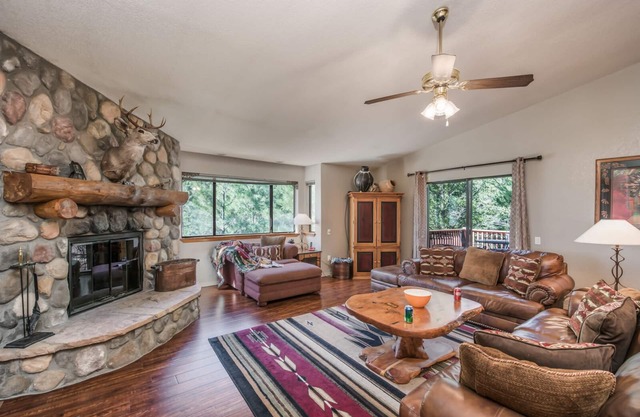Texas Trio Cabin, 3 Schlafzimmer, Kamin, Schlafmöglichkeiten für 6