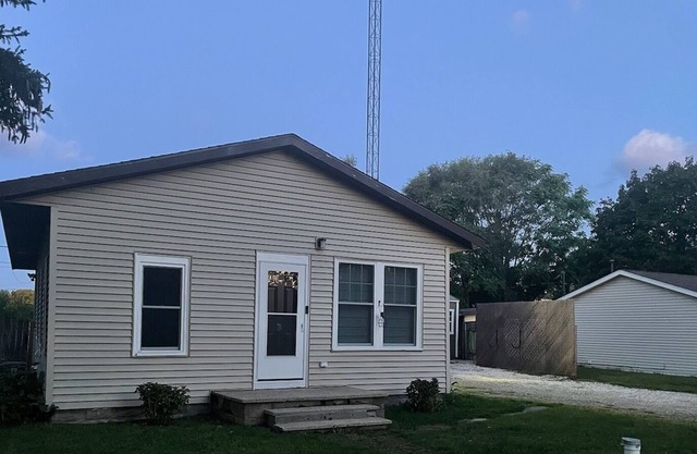 Riverside Retreat close to beaches, wineries, and beautiful golf courses.
