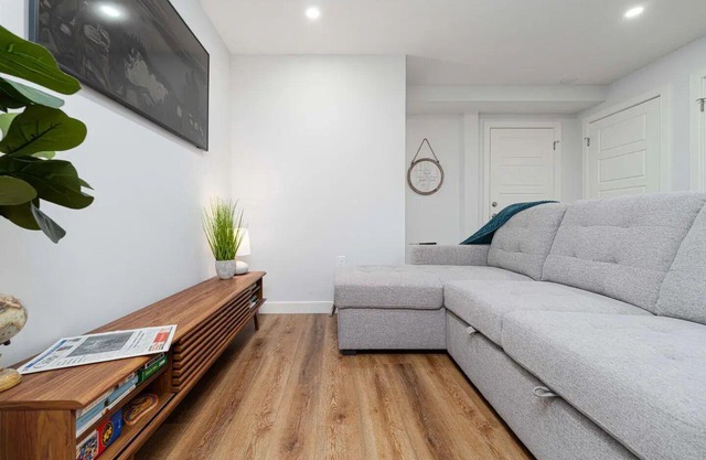 Riverside Suite ~ New, with kitchenette, washer/dryer, & amenities nearby