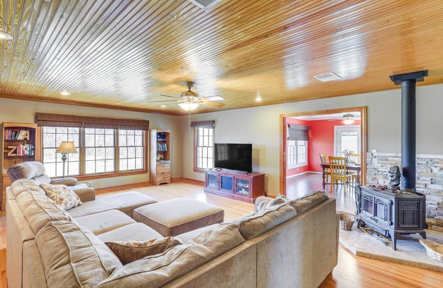 Riverside Texas Retreat w/ Wraparound Porch!