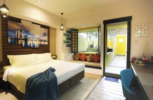 Riverside Theme Courtyard Club+Breakfst Exec Privy