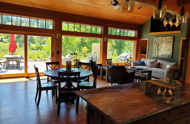 RiverSong Main: 3br 2ba River Access, Rock Pool, Creek View, Nature Life