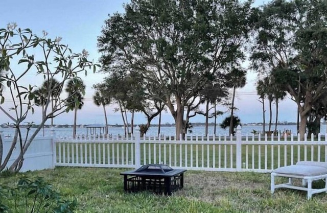 Riverview 2/1 w/dock & fenced yard-pets stay free