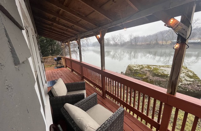 Riverview Cabin located on waterfront. Pet Friendly! Fishing, relaxing, and fun!