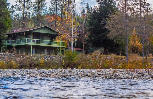 Das RiverView Cabin liegt nur wenige Schritte vom Trinity River und 10 Minuten von Weaverville entfernt
