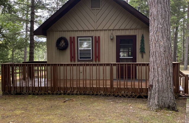 Riverview cottages, The Loon cabin on the Autrain River
