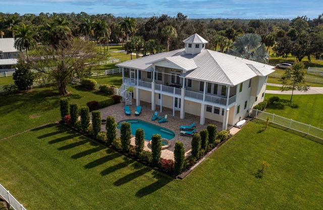 Riverview Paradise, "A Shore Thing"