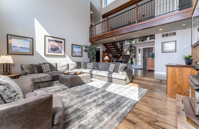 Riverview Pool Villa near Chelan, and Hot Tub!