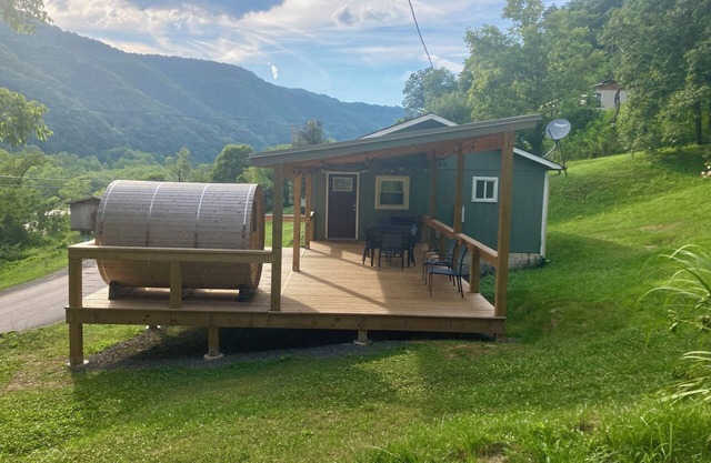 Riverview Retreat - house with sauna in the New River Gorge National Park!