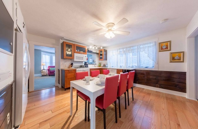 Neu eingestellt! Blick auf den Fluss, 5 Minuten zu Fuß zum Zug, Pubs & Geschäfte, 2 Minuten zu Parks / Strand, geschlossene Veranda