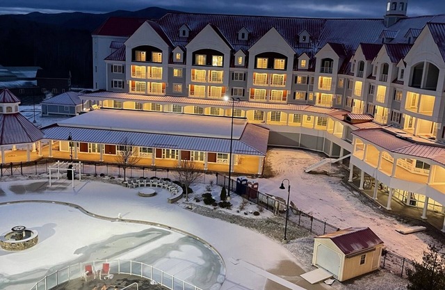 Riverwalk Resort at Loon Mountain - Deluxe Studio Condo