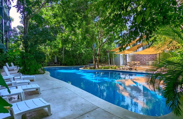 Riviera Home - New 2BR Condo w. big Pool & Jacuzzi
