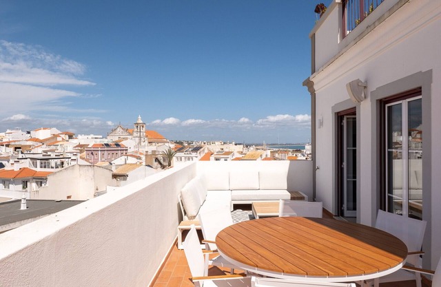 Apartment With Free Wi-fi A/C Shared Pool Within City Walls sea View [rlag61]