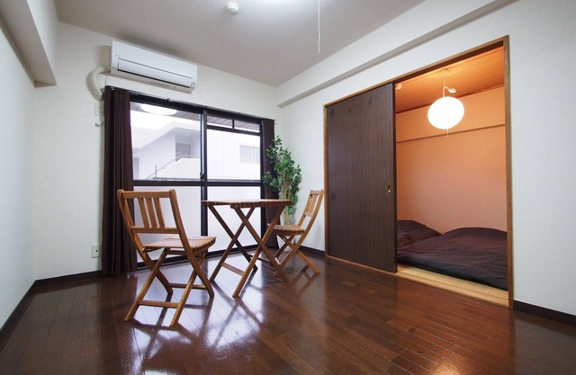 Rm 403: NEST 3mins to the Nearest Subway. Free wifi