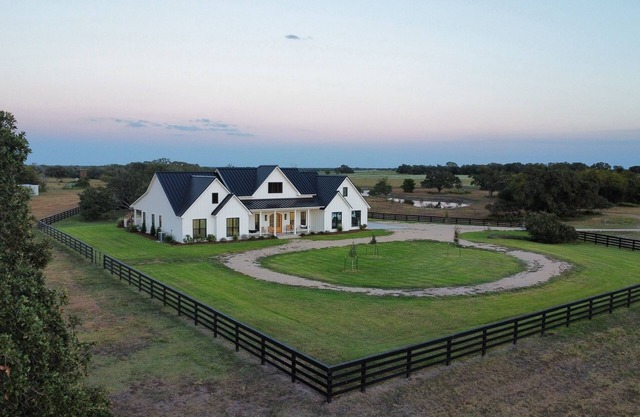 RMB Longhorn West, luxury living in the country