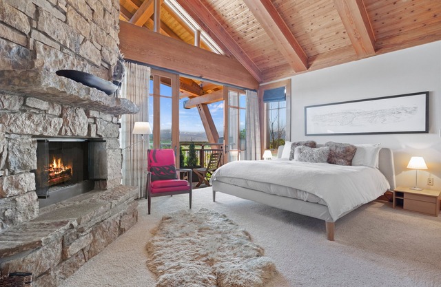 RMR: Crystal Springs 401 Condo in Teton Village
