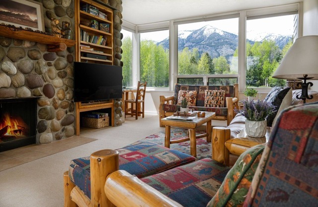 RMR: Convenient Ground Level 2 BR mit Blick auf die Berge + Free Fun!