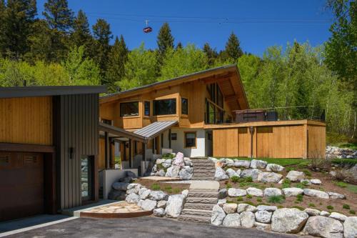 RMR: Summit Chalet Home in Teton Village