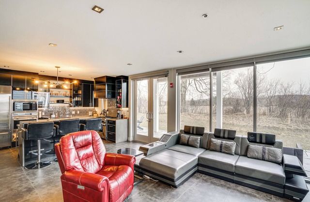 Road America Retreat: Modern Villa w/ Garage!