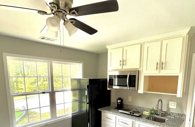 Road Atlanta private guesthouse