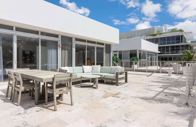 Roami at 250 Collins | Rooftop Pool | Next to Beach