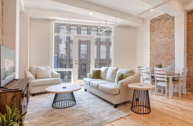 Roami at The Churchill | 2 Bedroom w/ Balcony