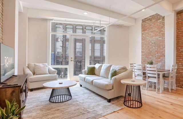 Roami at The Churchill | 2 Bedroom w/Balcony