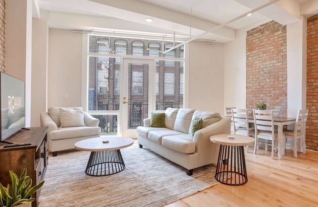 Roami at The Churchill | 2 Bedroom w/Balcony