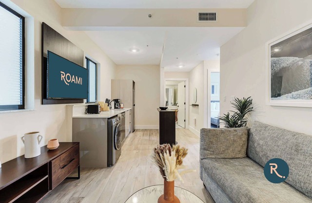 Roami at The Palace | 2 Bedroom | Queen #10