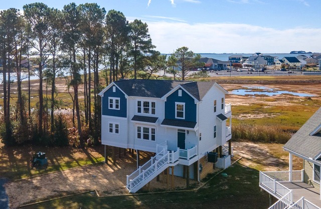 Robert's Retreat - Brand new home w/ gorgeous water views!