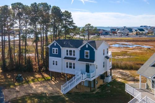 Robert's Retreat - Brand new home w/gorgeous water views!