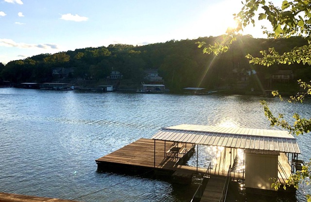 Seeufer 4 bd 2ba Mid Century Modernes Haus Private Dock Parkplatz umgebaut