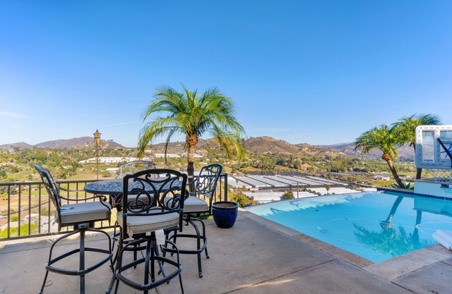 Robinhood Estate with Pool 30 Night Minimum