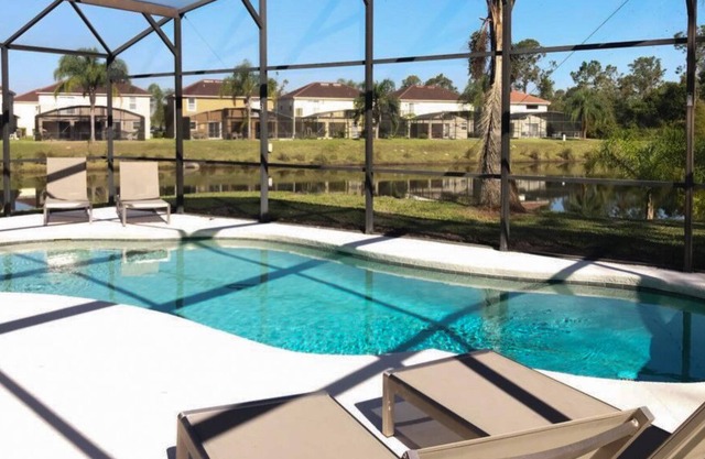 Rotkehlchen nisten am Lake Wilson Preserve | Blick auf Wasser und Naturschutz, Balkon im zweiten Stock, erweitertes Pooldeck!