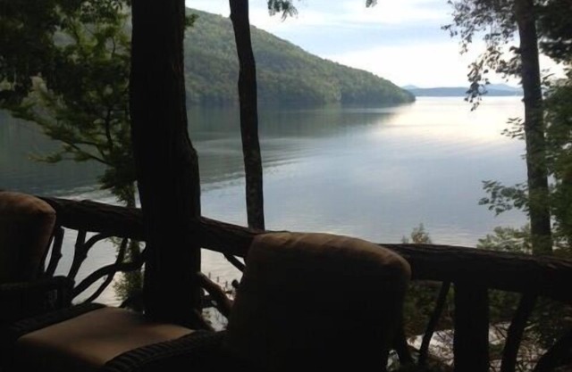 Robinson Lake Front Lodge auf dem Lake Jocassee