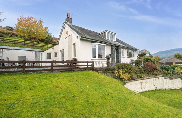 Rock Lynn - a bungalow that sleeps 4 guests in 2 bedrooms