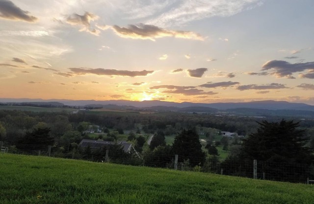 Rock Ridge View--1 bed apartment with fabulous view in Harrisonburg