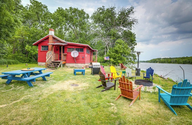 Rock River Hideaway on Private 5-Acre Island!
