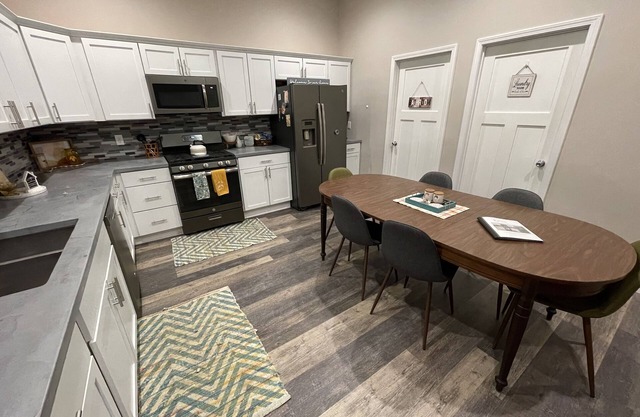 RockerBye Rental downtown Ladd - Sleep 6 - Large modern space with vintage charm